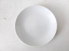 Farfurie mica de portelan cu agatatoare, Limoges, alba, 12cm diametru