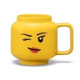 Cumpara ieftin Cana mare LEGO din ceramica &ndash; Fata care face cu ochiul