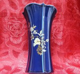 VAZA PORTELAN CU COBALT SI DECOR FLORAL PICTAT MANUAL ARPO CURTEA DE ARGES 20.5 CM