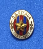 Insigna fotbal (model vechi-RAR!) - STEAUA BUCURESTI (Aniversare 20 de ani 1947/1967) Vezi pe spate acul de prindere pe jumatate rupt