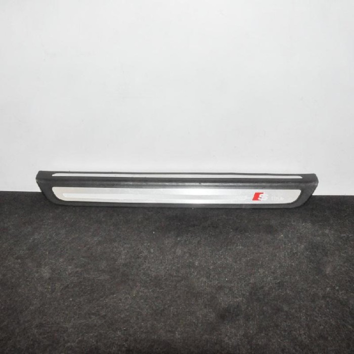 Ornament prag st&acirc;nga față AUDI Q5 8R 2010 OEM: 8R0853373C 2699155