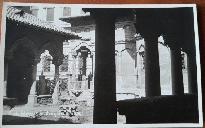 Carte postala, Bucuresti, Curte interioara la Stravopoles, perioada interbelica