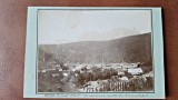 Fotografie pe carton, Azuga, in fundal varful Omu, 1901