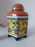 Lampă/warmer electric de aromaterapie tip pagoda orientala, vintage (anii 60), porțelan, Elka GDR, 25 W funcționala
