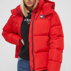 Tommy Jeans geacă de puf femei, culoarea roșu, DW0DW14661