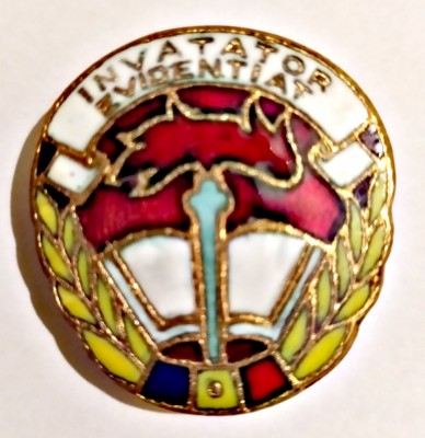 INSIGNA INVATATOR EVIDENTIAT FRUNTAS foto
