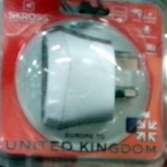 Adaptor priza electrica de la UK la Europa foto