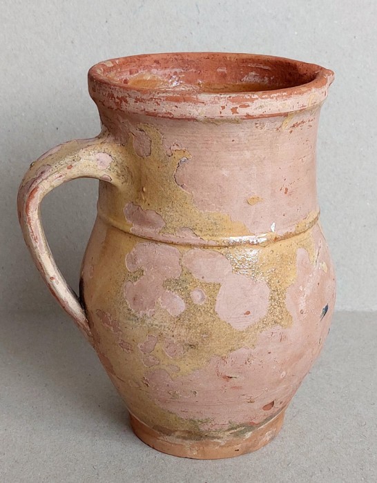 Mica ulcica de lut ars cu model sters, ceramica traditionala romaneasca 80 ani
