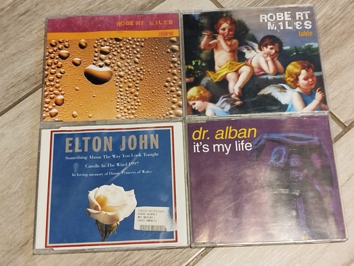 PACK 4 CD MAXI (Titlurile se vad in poze ) (4 CD maxi)