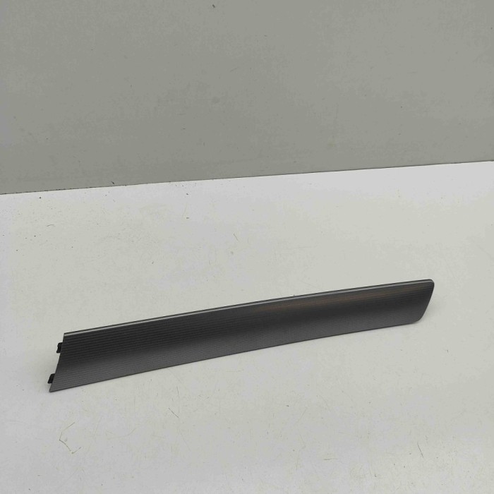 Ornament panou ușă dreapta față VW TOUAREG 7P5 2017 OEM: 7P6867440C 32028327