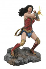 DC Comic Gallery PVC Diorama Wonder Woman Bracelets (Justice League Movie) 23 cm foto