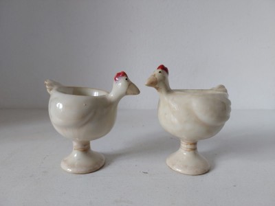 Set 2 suporti ceramici pentru ou fiert, in forma de gaina, 9cm inaltime foto