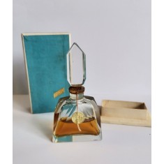 Sticlă de parfum Dzintars Latvija, URSS. Parfum sigilat - &icirc;n cutia originală