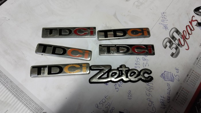 Sigla emblema scris FORD ZETEC TDCI haion capota