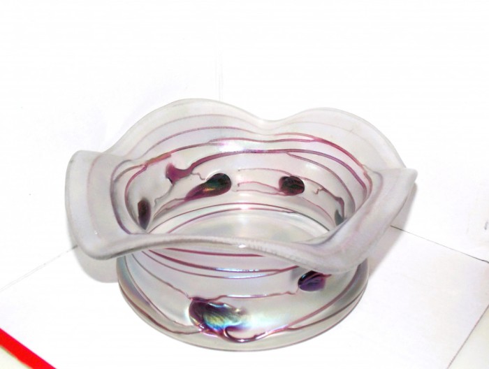 Art Nouveau: Fructieră cristal mat iridiscent suflată manual, cca. 1910 - Fleur - Glasmanufaktur Freiherr von Poschinger, Frauenau