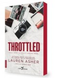 Throttled. Primul volum al seriei Iubire pe circuit - Maria Adam