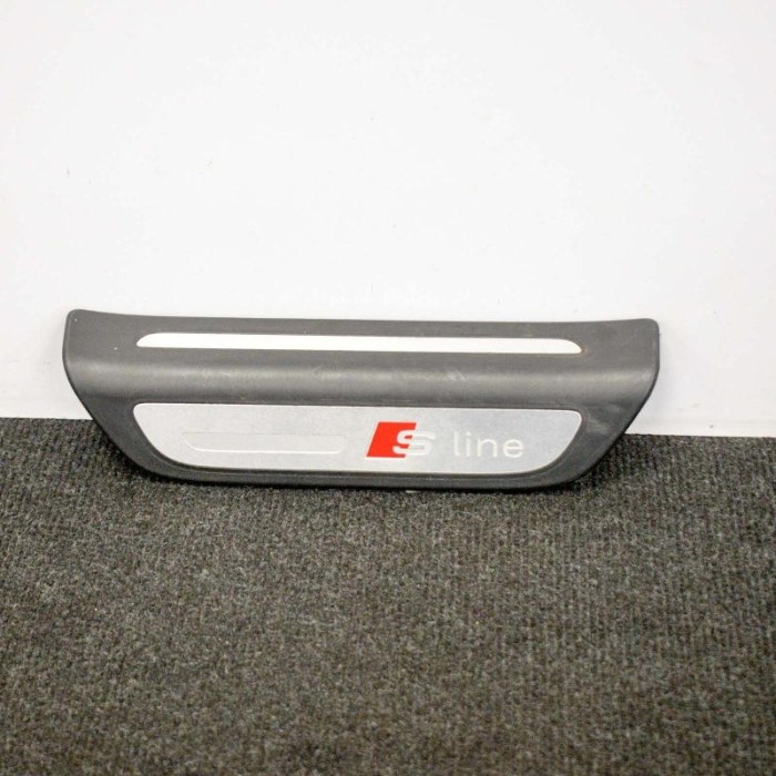 Ornament prag st&acirc;nga spate AUDI Q3 8U 2017 OEM: 8U0853375B8U0853375C 3718352