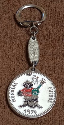 Breloc (rar) fotbal - Mascota &amp;quot;TIP si TAP&amp;quot; Campionatul Mondial de Fotbal GERMANIA 1974 foto