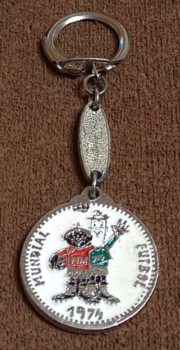 Breloc (rar) fotbal - Mascota &quot;TIP si TAP&quot; Campionatul Mondial de Fotbal GERMANIA 1974