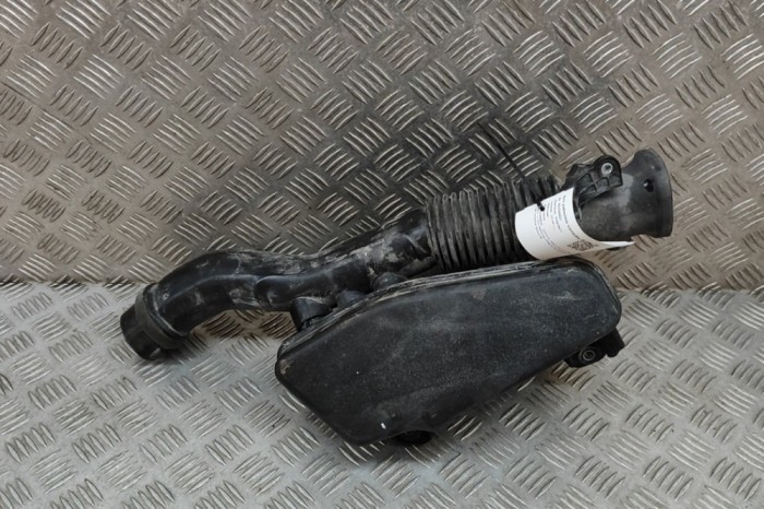 Rezonator de admisie TOYOTA PRIUS PLUS _W4_ 2012 OEM: 17893-37040 23250427