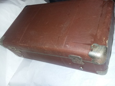 geamantan/valiza veche RARA O incuietoare+cheie,valiza Ceausista,stare conf.foto foto