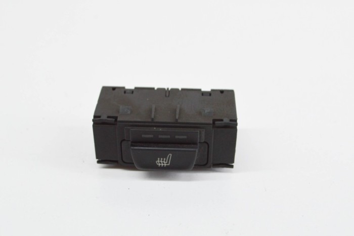 Comutator &icirc;ncălzire scaun BMW X5 G05 2019 OEM: 6828057 17768808