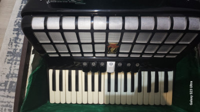 Vand acordeon Parrot 80 basi foto