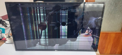 Televizor LED LG MODEL 32LH500D-ZA 80 CM , HD , DISPLAY SPART !! foto