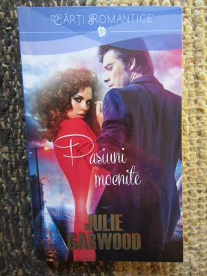 PASIUNI MOCNITE-JULIE GARWOOD foto