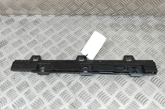 Suport prag lateral dreapta față BMW 4 Coupe F32, F82 2014 OEM: 7285788 29482955