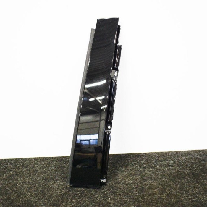 Ornament vertical ușă st&acirc;nga spate VOLVO XC90 II 2017 OEM: 31349809 3490805