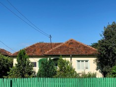 Casa in judetul Buzau in zona deosebita de munte foto