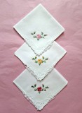 Lot de 3 batiste Vintage cu broderie cu flori si danteluta
