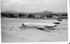 B1390 Avion al liniilor Austrian pe aeroport poza veche foto