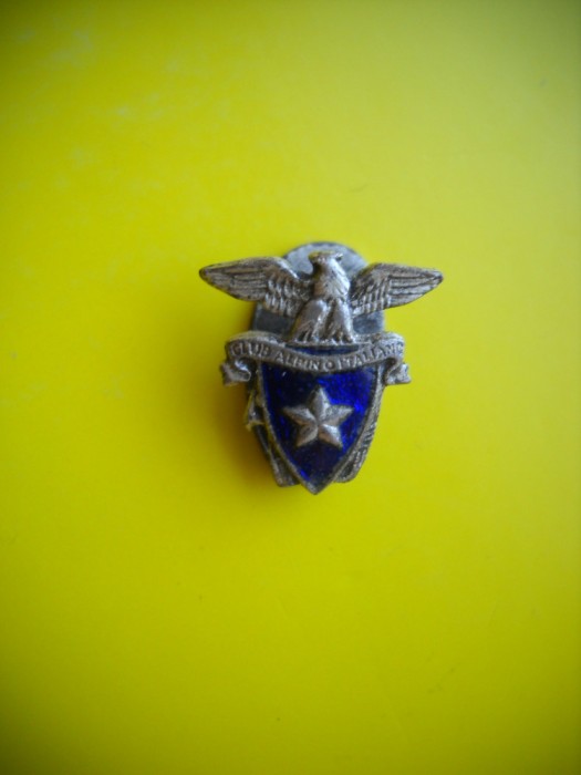 HOPCT INSIGNA VECHE ITALIA CLUB ALPINO ITALIANO -CU TALPA / METAL EMAIL [ 4 ]
