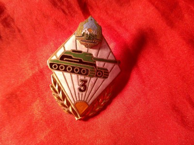 Insigna Academia Militara - Tancuri cl. 3 , metal si email , h=5cm , cu buton foto