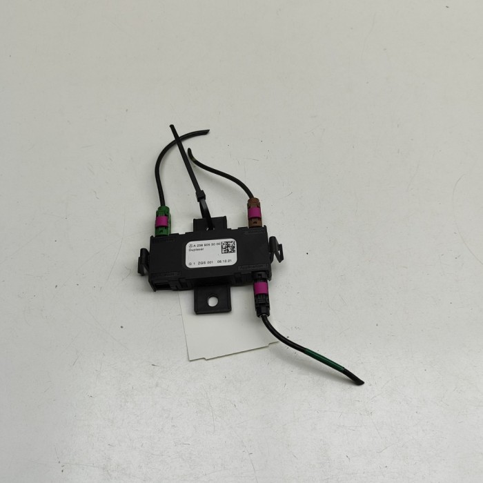 Amplificator de antena MERCEDES-BENZ GLC X253, C253 2022 OEM: A2389055000