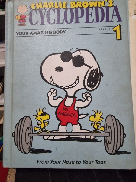Charlie brown&#039;s Cyclopedia volume 1