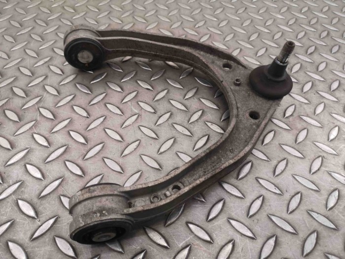 Braț superior dreapta față PORSCHE CAYENNE 9PA 2007 OEM: 7L0407047B