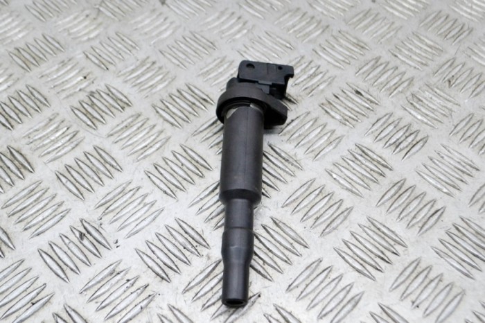 Bobina de inducție de &icirc;naltă tensiune BMW 5 F10 2015 OEM: 7594937,0221504470 14831256