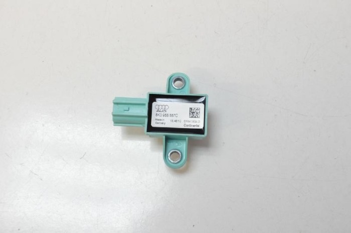 Senzor de impact dreapta față AUDI Q5 8R 2014 OEM: 8K0955557 2137207