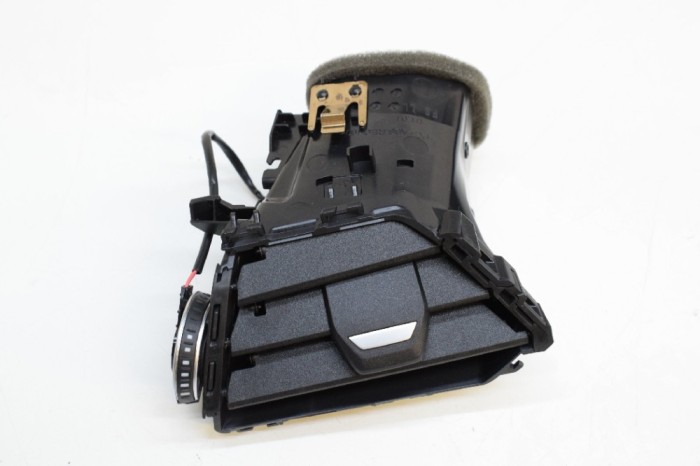 Gura de ventilație planșa de bord BMW 3 Touring G21 2019 OEM: 6848617,64226848617 11388681