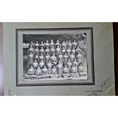 Fotografie pe carton, scoala de fete, perioada interbelica
