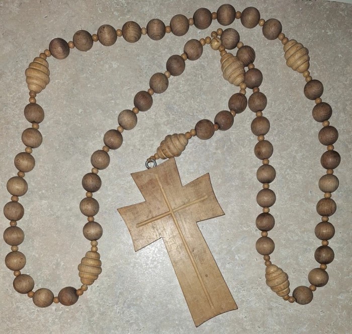 ROZARIU HANDMADE DIN LEMN