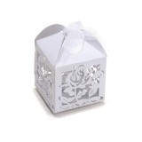 Cutie de carton alb perlat cu trandafiri + eticheta personalizata