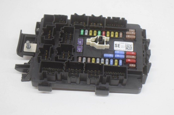 Modul panou de siguranțe TESLA MODEL S 2017 OEM: 1094409-00-E 12511373