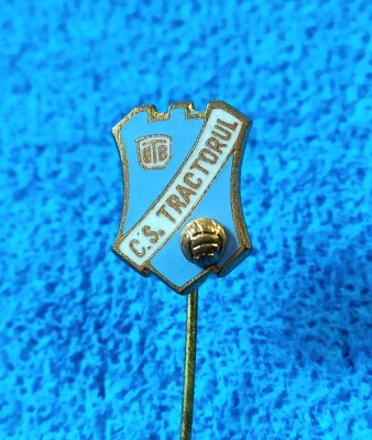 Insigna fotbal - CS &amp;quot;TRACTORUL&amp;quot; BRASOV (varianta 5) foto