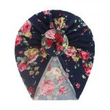 Caciulita bleumarin inflorata tip turban (Marime Disponibila: 3-6 luni)