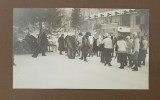 ROMANIA , GRUP DE TURISTI IN STATIUNE MONTANA , IARNA , LANGA UN MAGAZIN DE COLONIALE &amp;quot, COMSA si COSTEA &#039;&#039; , FOTOGRAFIE INTERBELICA