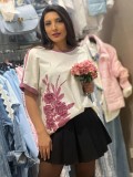 Tricou cu nasturi decorativi pe umar si imprimeu floral roz